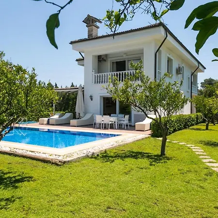 Deniz Camyuva Villa